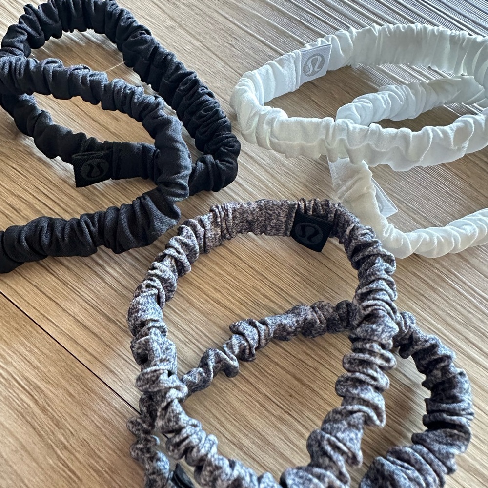 Lululemon Athletica Black and White Hair Scrunchies Set
